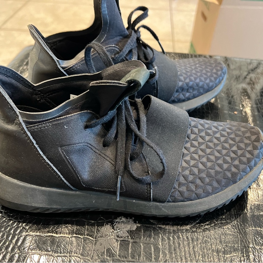 Size 8, Adidas black shoes